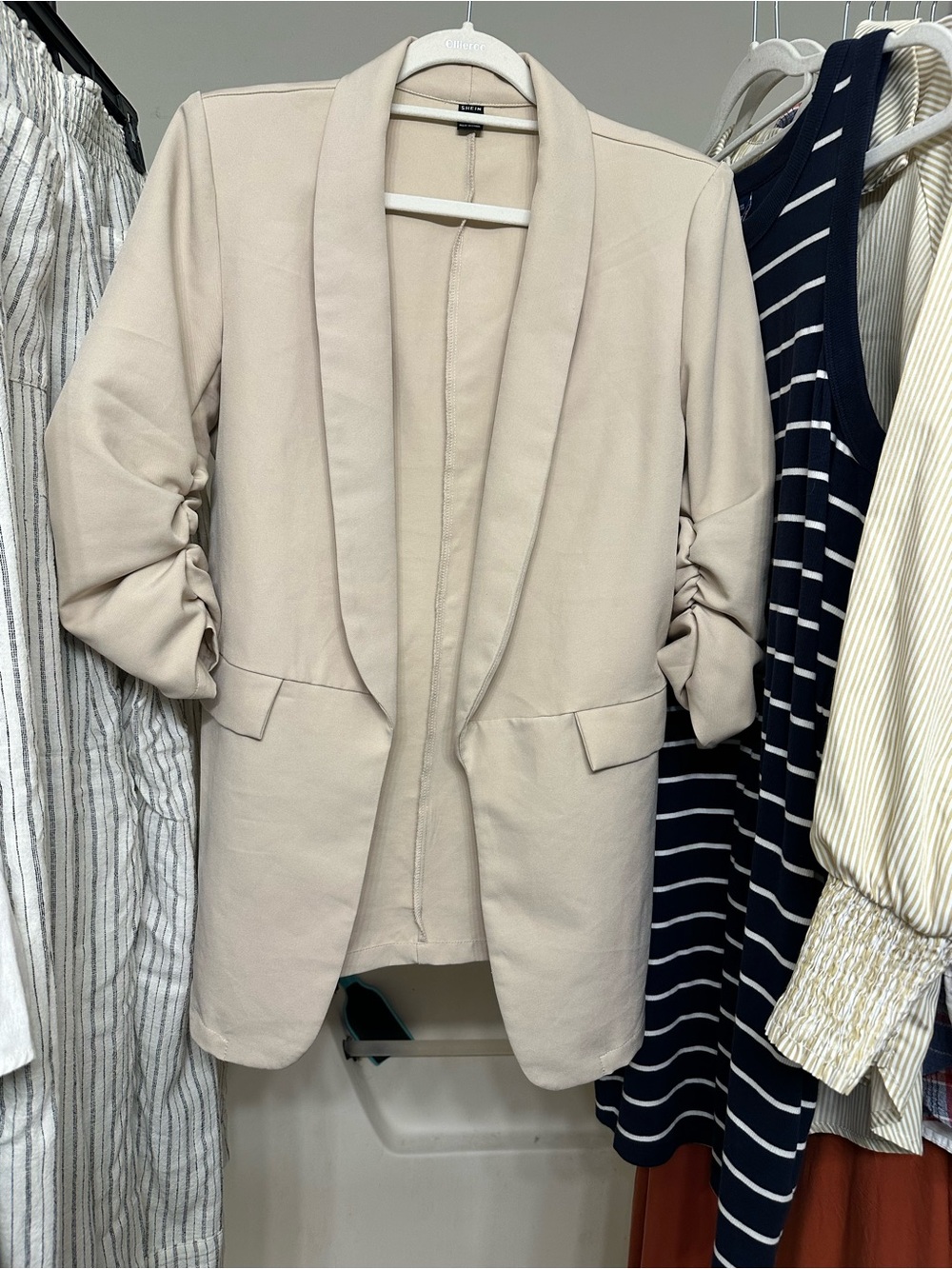 SHEIN Light Beige Open-Front Shawl Lapel Blazer with Ruched Sleeves